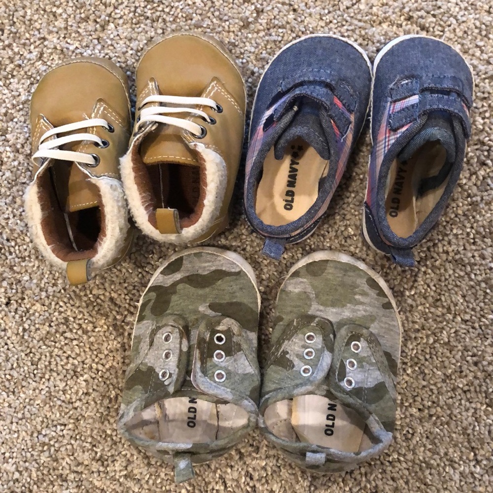 Old Navy soft soled baby shoes 6-12 months